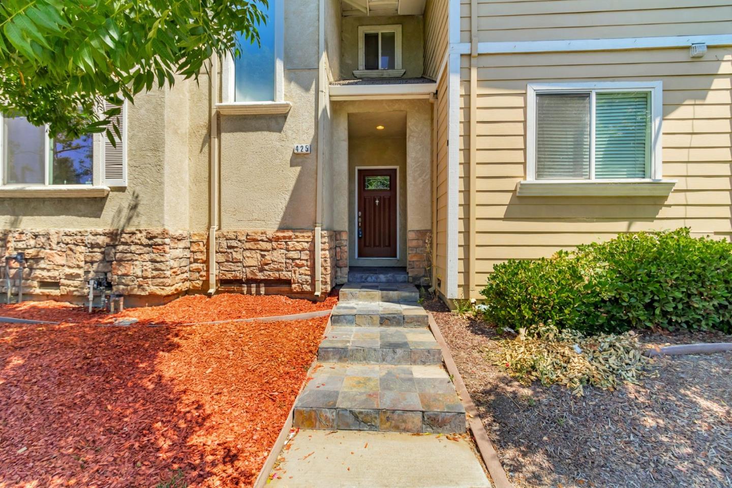 Detail Gallery Image 1 of 48 For 425 Carpentier Way, San Jose,  CA 95111 - 3 Beds | 2/1 Baths