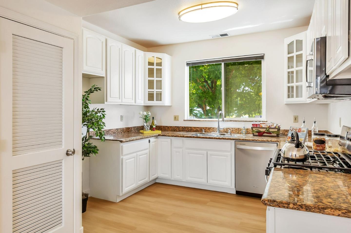 Detail Gallery Image 13 of 48 For 425 Carpentier Way, San Jose,  CA 95111 - 3 Beds | 2/1 Baths