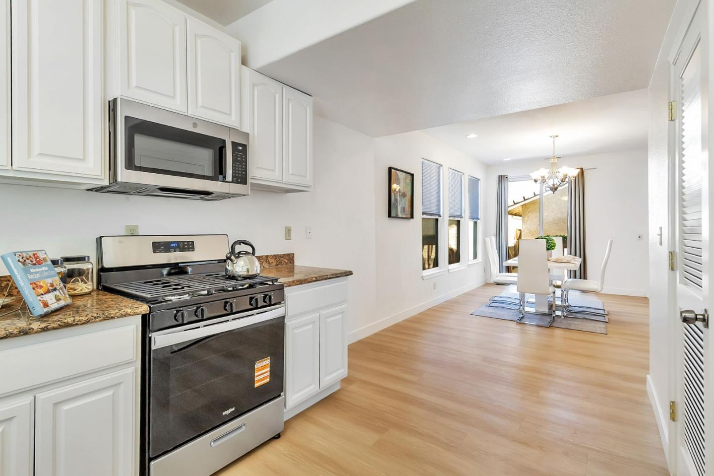 Detail Gallery Image 16 of 48 For 425 Carpentier Way, San Jose,  CA 95111 - 3 Beds | 2/1 Baths