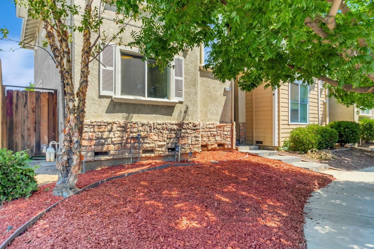 Detail Gallery Image 2 of 48 For 425 Carpentier Way, San Jose,  CA 95111 - 3 Beds | 2/1 Baths