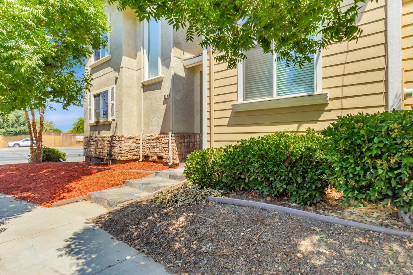 Detail Gallery Image 3 of 48 For 425 Carpentier Way, San Jose,  CA 95111 - 3 Beds | 2/1 Baths