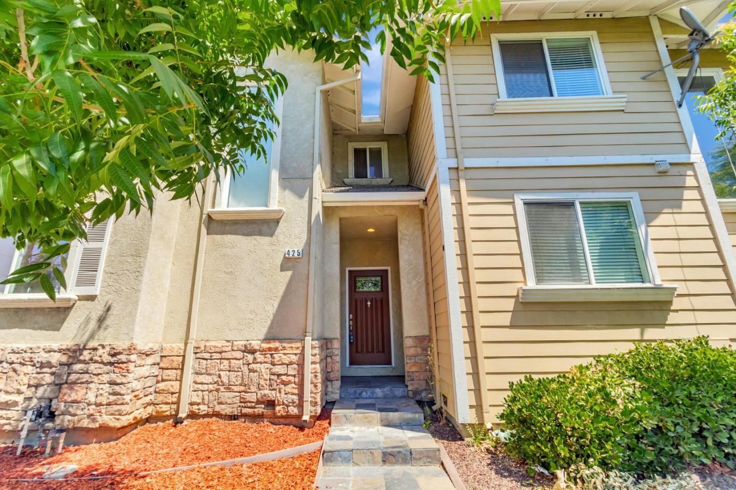 Detail Gallery Image 4 of 48 For 425 Carpentier Way, San Jose,  CA 95111 - 3 Beds | 2/1 Baths