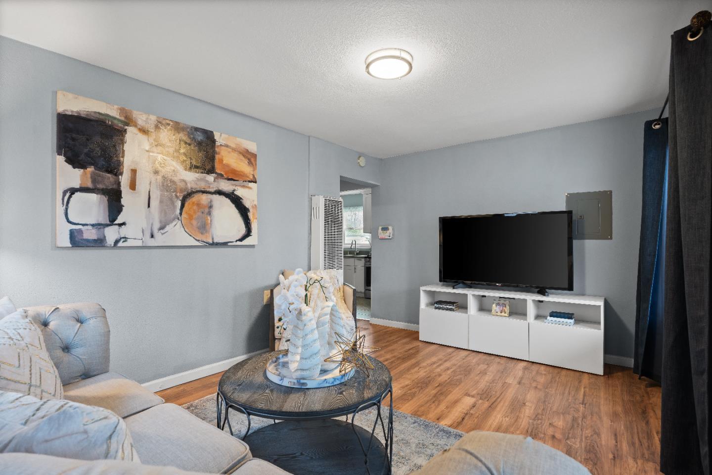 Detail Gallery Image 1 of 25 For 1827 102nd Ave, Oakland,  CA 94603 - 3 Beds | 2 Baths