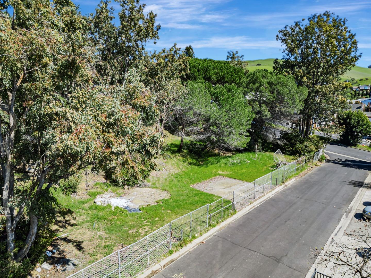 Detail Gallery Image 2 of 9 For 394 Appian Way, Union City,  CA 94587 - – Beds | – Baths