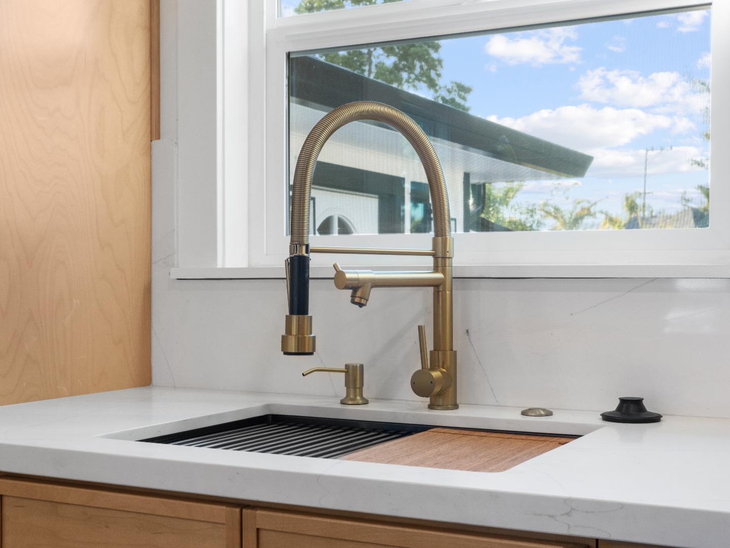 Detail Gallery Image 10 of 26 For 920 Delaware Ave, Santa Cruz,  CA 95060 - 2 Beds | 1 Baths