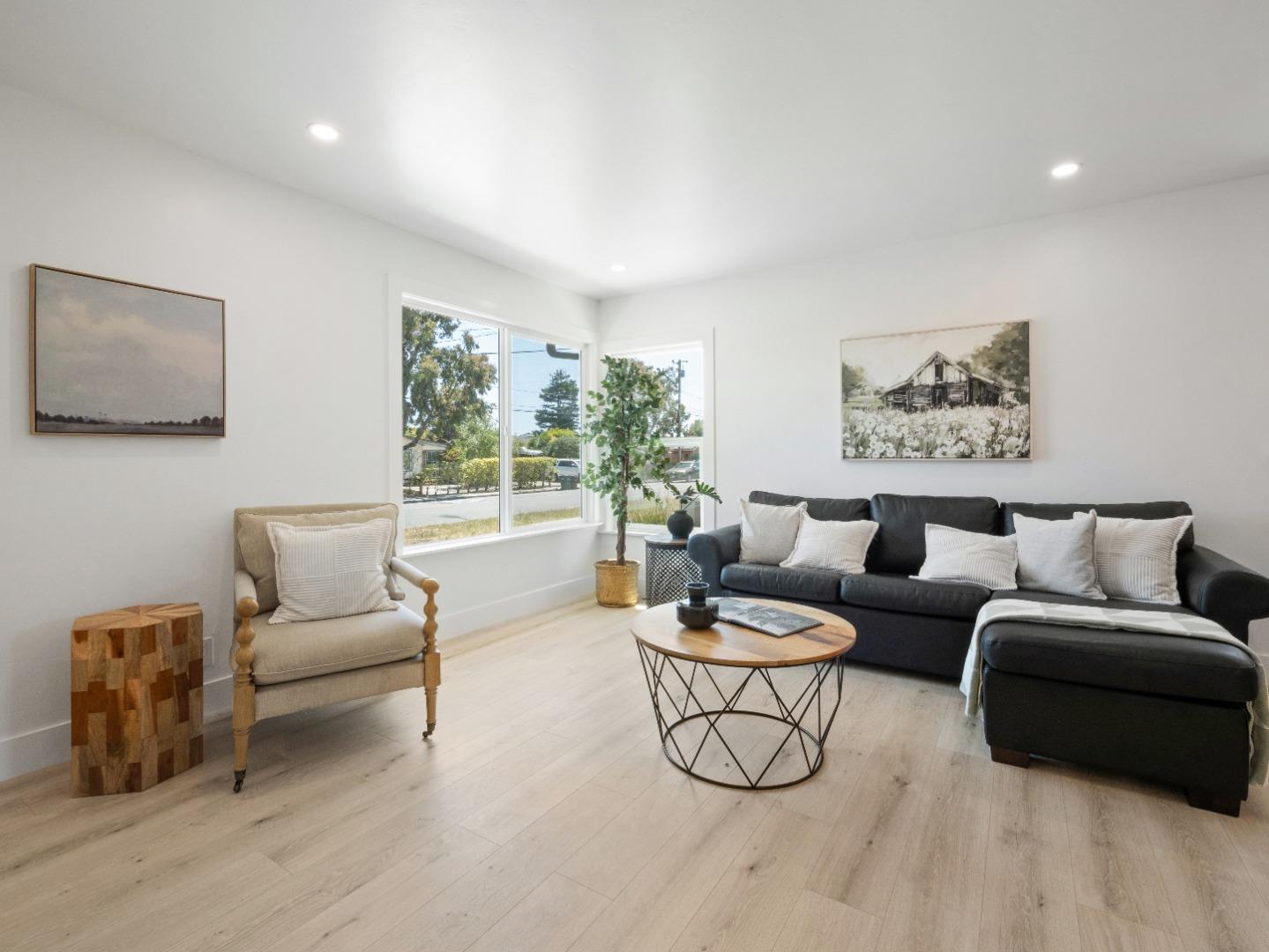 Detail Gallery Image 5 of 26 For 920 Delaware Ave, Santa Cruz,  CA 95060 - 2 Beds | 1 Baths
