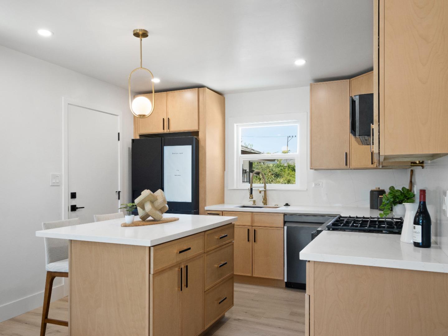 Detail Gallery Image 8 of 26 For 920 Delaware Ave, Santa Cruz,  CA 95060 - 2 Beds | 1 Baths