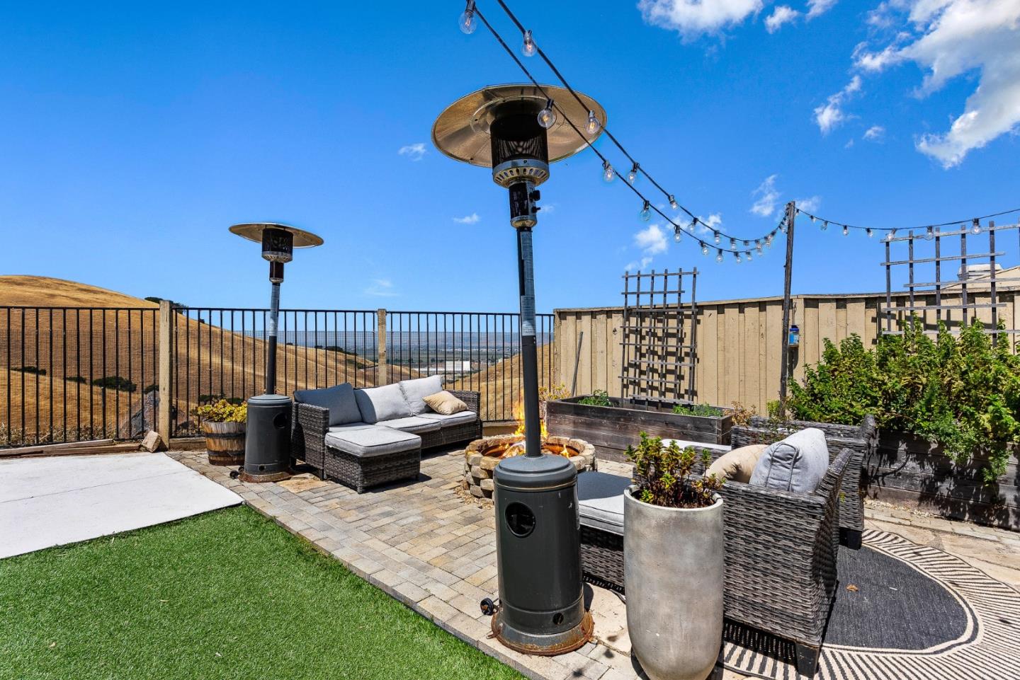 Detail Gallery Image 13 of 24 For 26446 Honor Ln, Salinas,  CA 93908 - 3 Beds | 2 Baths