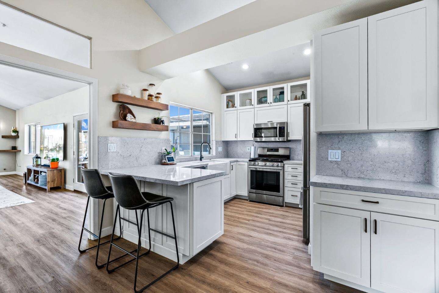 Detail Gallery Image 4 of 24 For 26446 Honor Ln, Salinas,  CA 93908 - 3 Beds | 2 Baths