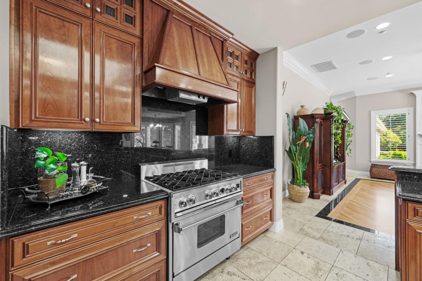 Detail Gallery Image 17 of 58 For 6585 Redwood Retreat Rd, Gilroy,  CA 95020 - 4 Beds | 3/1 Baths