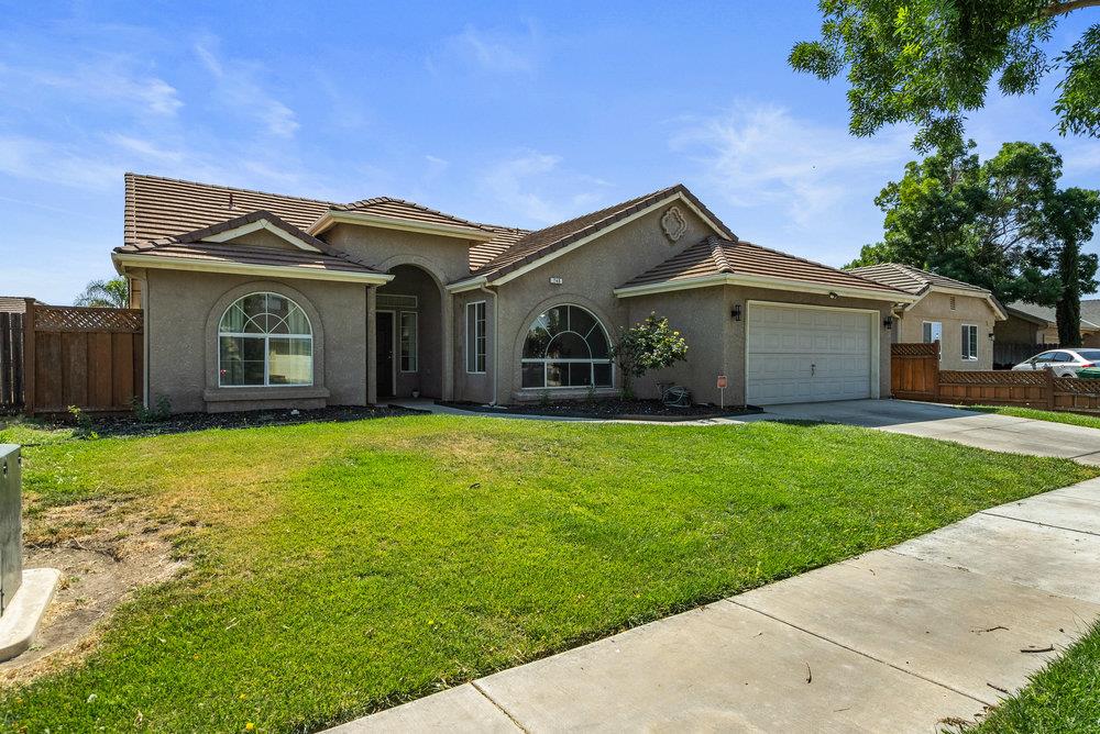 Detail Gallery Image 2 of 37 For 748 Ashbury Ct, Los Banos,  CA 93635 - 3 Beds | 2 Baths