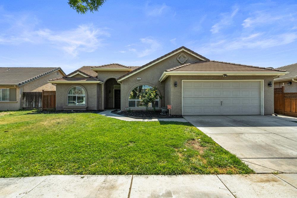 Detail Gallery Image 3 of 37 For 748 Ashbury Ct, Los Banos,  CA 93635 - 3 Beds | 2 Baths