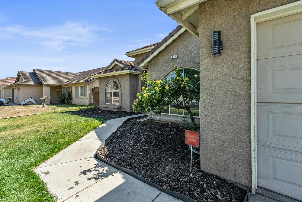 Detail Gallery Image 4 of 37 For 748 Ashbury Ct, Los Banos,  CA 93635 - 3 Beds | 2 Baths