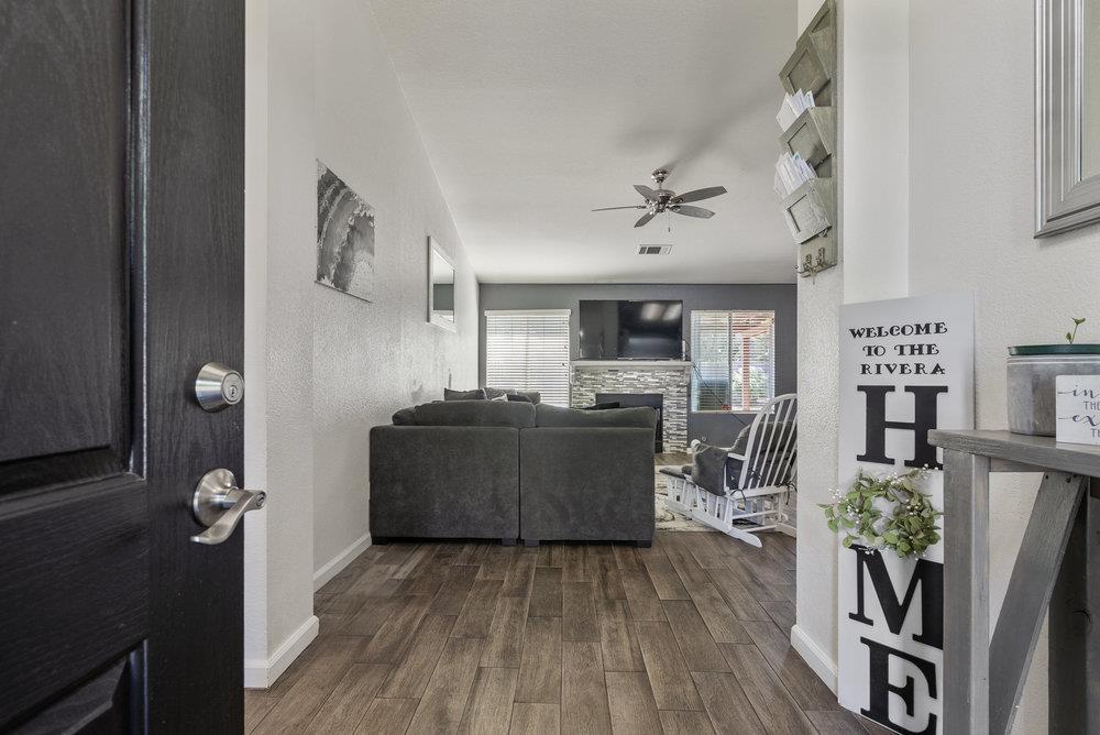 Detail Gallery Image 5 of 37 For 748 Ashbury Ct, Los Banos,  CA 93635 - 3 Beds | 2 Baths