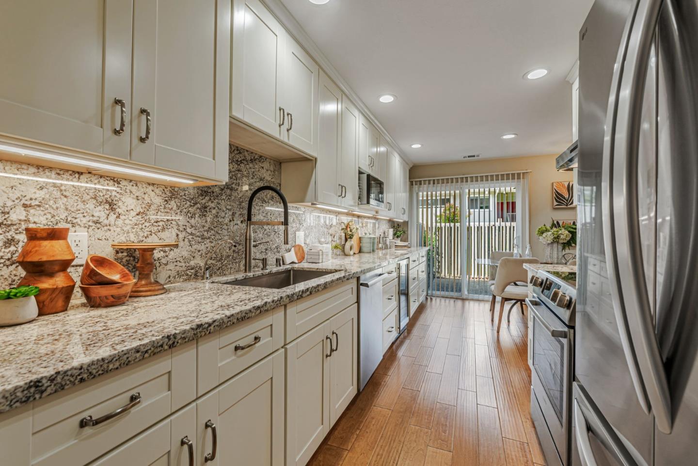 Detail Gallery Image 11 of 43 For 255 S Rengstorff Ave #27,  Mountain View,  CA 94040 - 2 Beds | 1 Baths