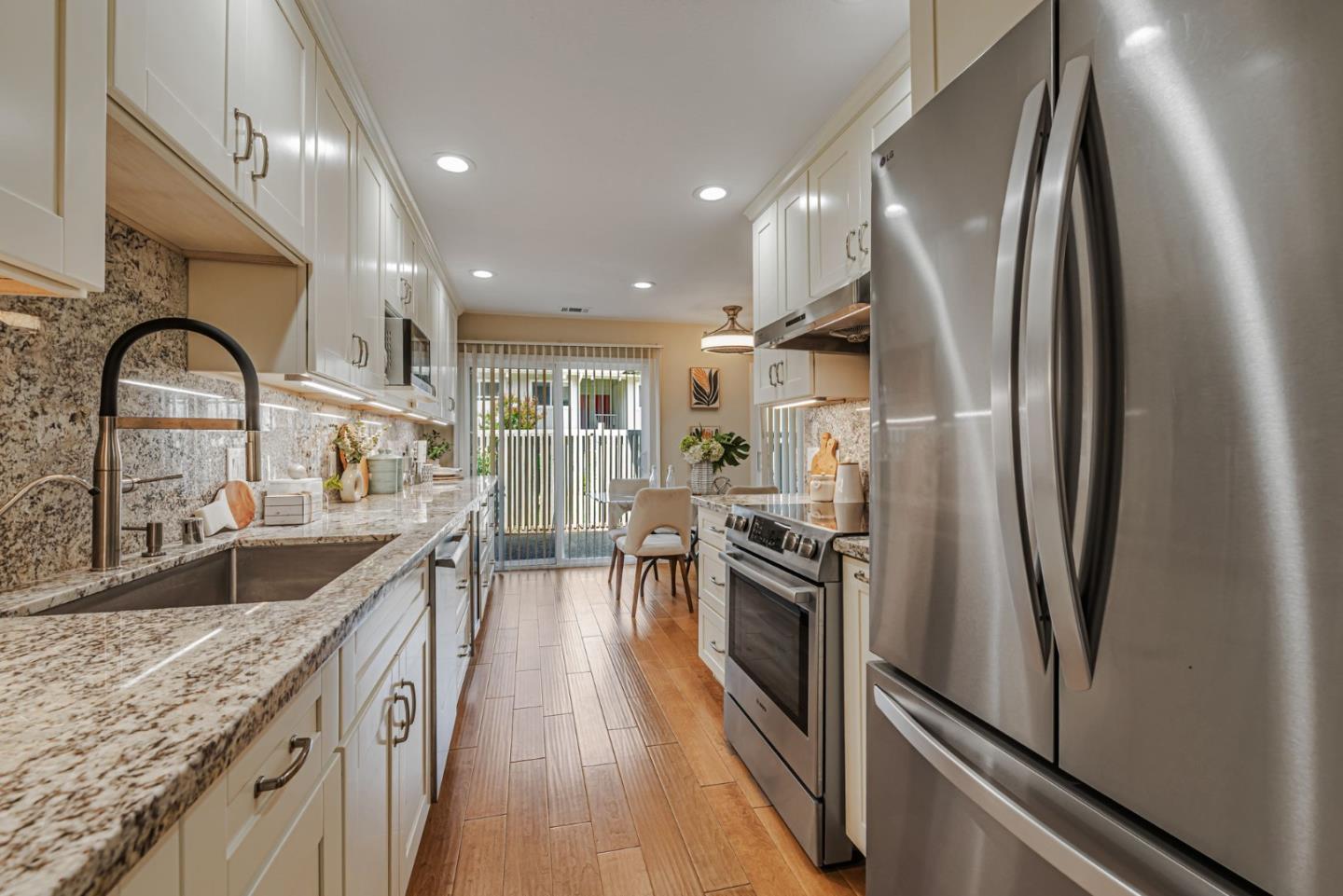 Detail Gallery Image 12 of 43 For 255 S Rengstorff Ave #27,  Mountain View,  CA 94040 - 2 Beds | 1 Baths