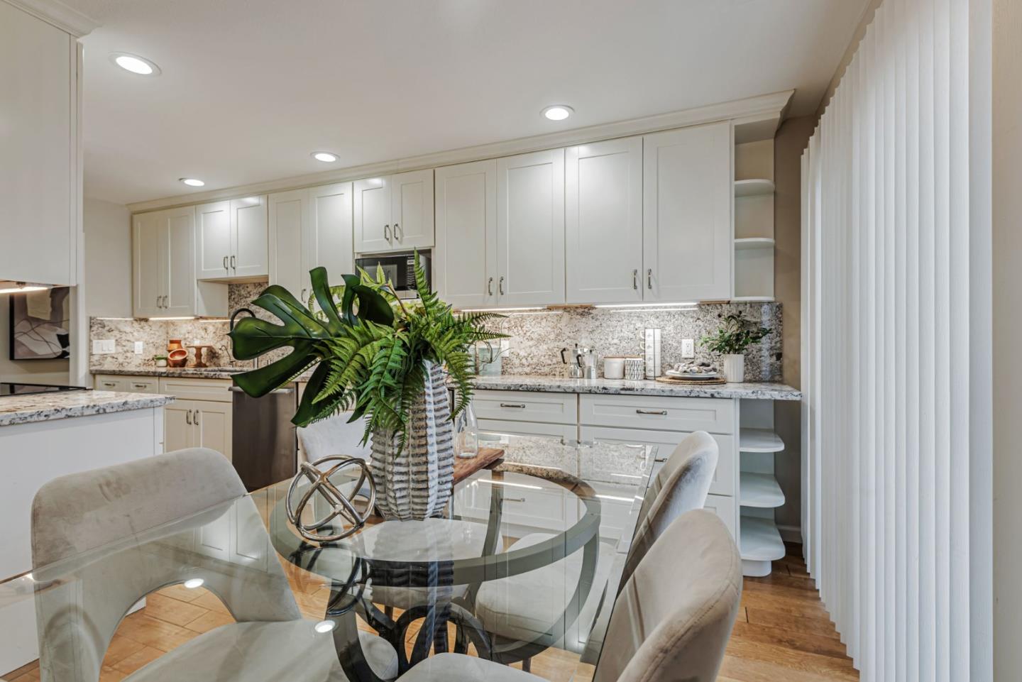 Detail Gallery Image 13 of 43 For 255 S Rengstorff Ave #27,  Mountain View,  CA 94040 - 2 Beds | 1 Baths