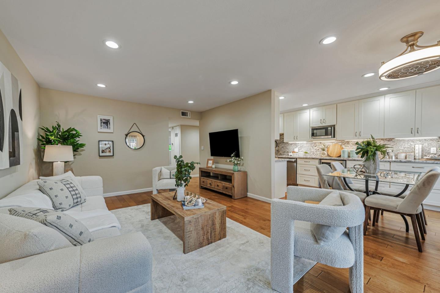 Detail Gallery Image 7 of 43 For 255 S Rengstorff Ave #27,  Mountain View,  CA 94040 - 2 Beds | 1 Baths