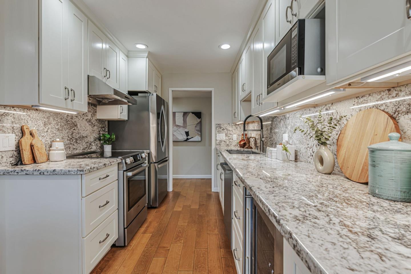 Detail Gallery Image 9 of 43 For 255 S Rengstorff Ave #27,  Mountain View,  CA 94040 - 2 Beds | 1 Baths