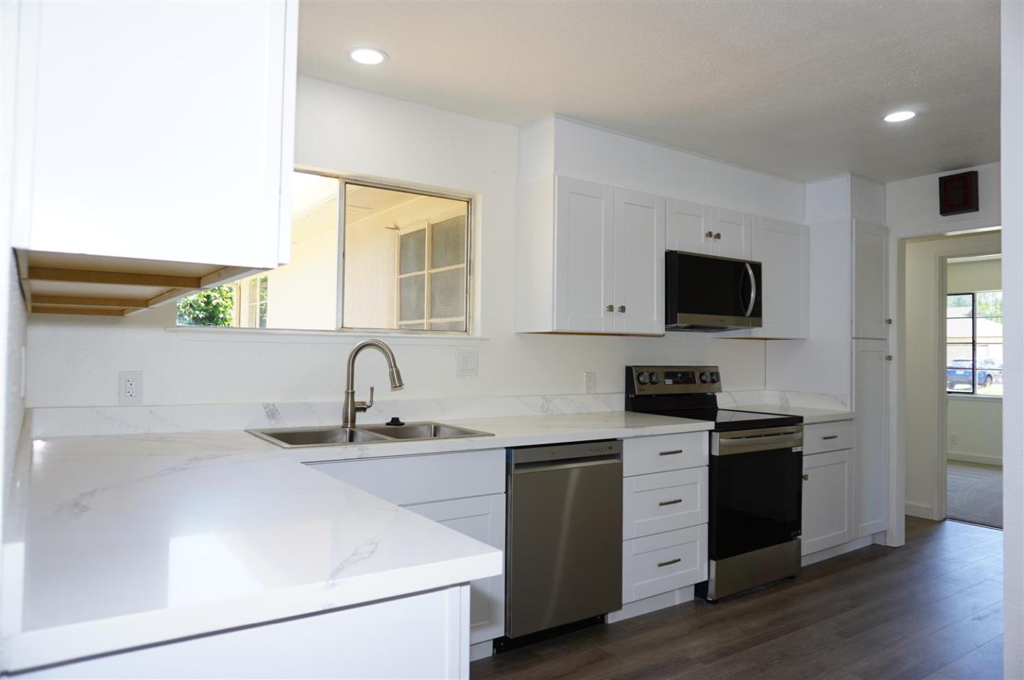 Detail Gallery Image 5 of 19 For 104 Hardy Ave, Campbell,  CA 95008 - 5 Beds | 3 Baths