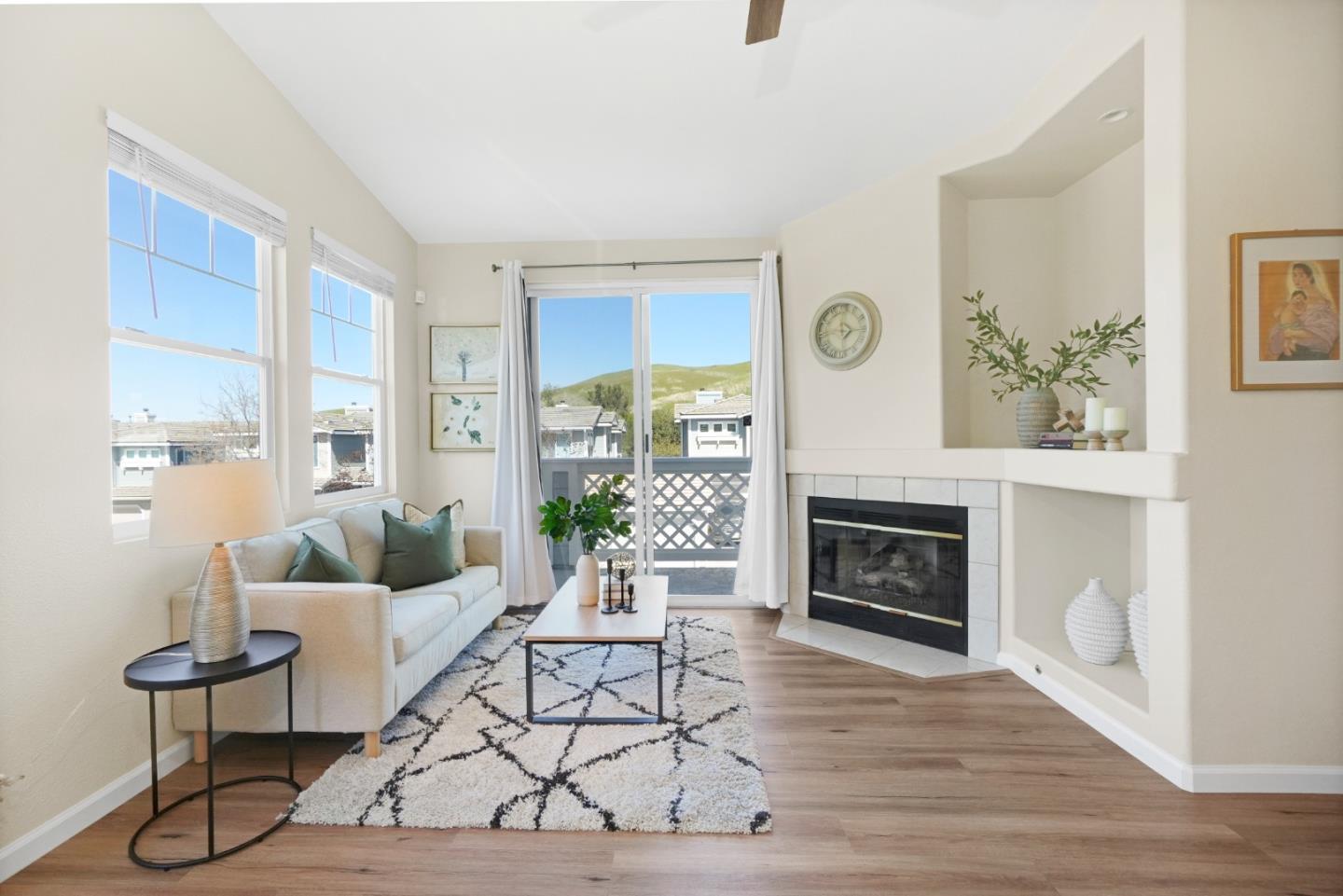 Detail Gallery Image 10 of 46 For 3902 Coyote Cir, Clayton,  CA 94517 - 2 Beds | 2 Baths