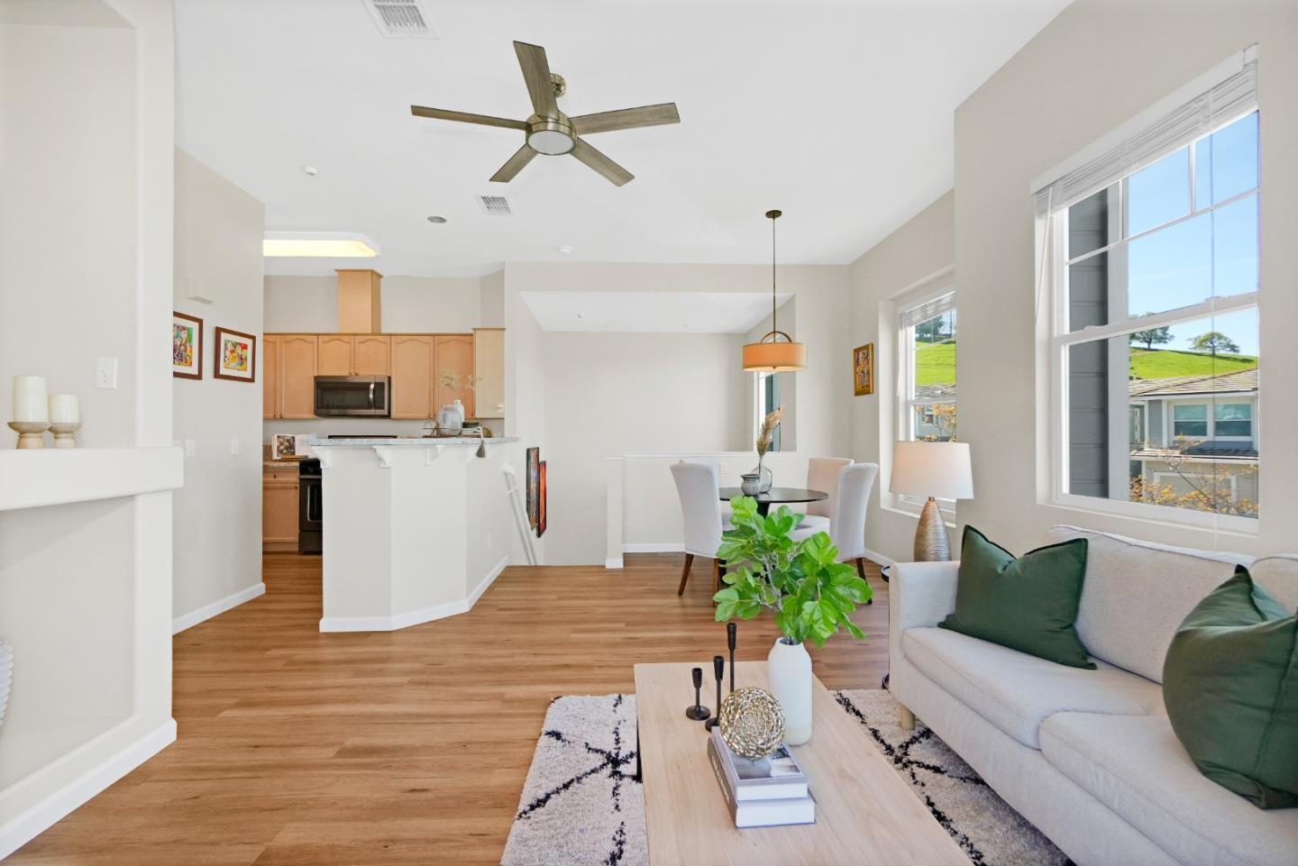 Detail Gallery Image 14 of 46 For 3902 Coyote Cir, Clayton,  CA 94517 - 2 Beds | 2 Baths
