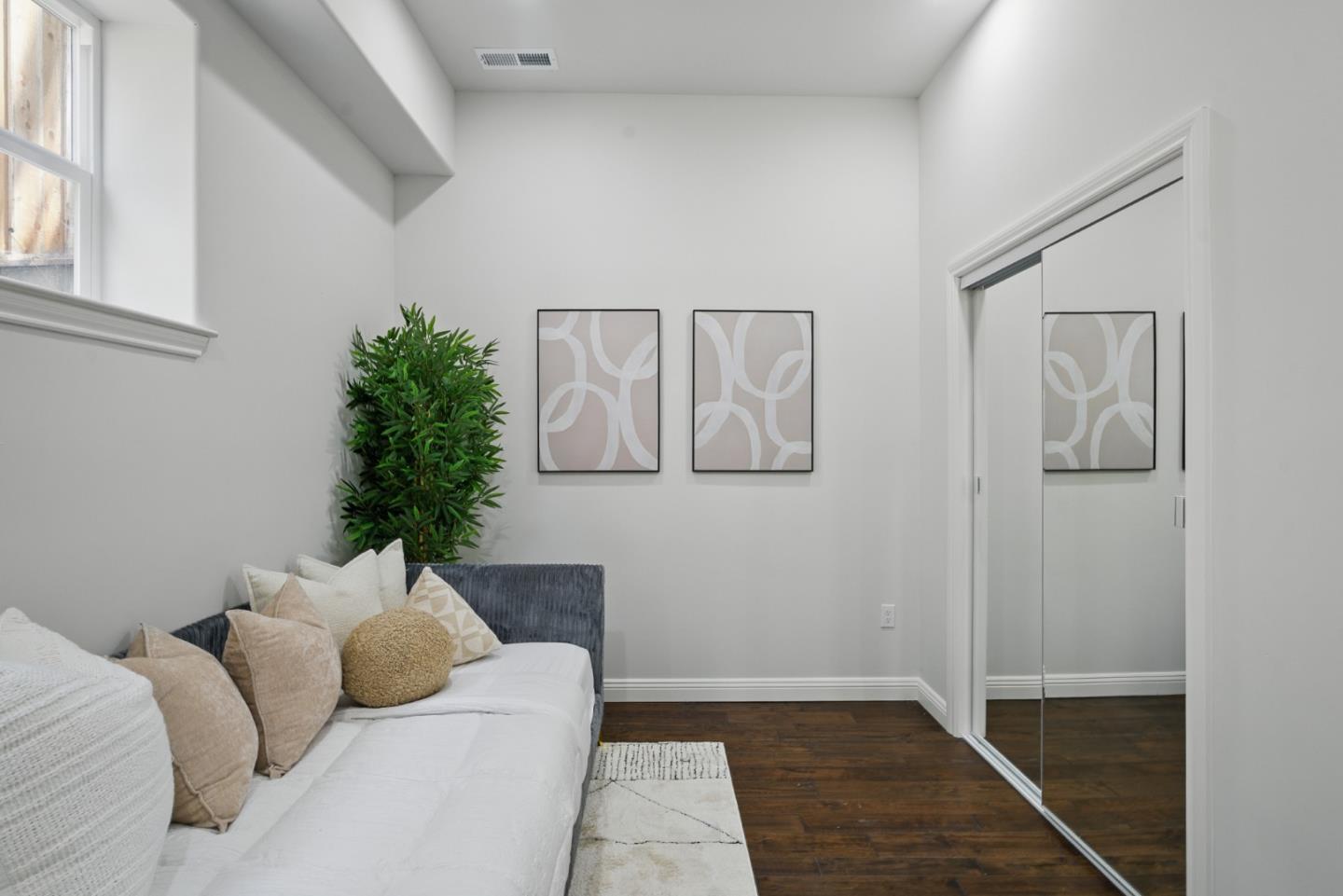 Detail Gallery Image 13 of 41 For 6868 Moore Dr, Oakland,  CA 94611 - 5 Beds | 4 Baths