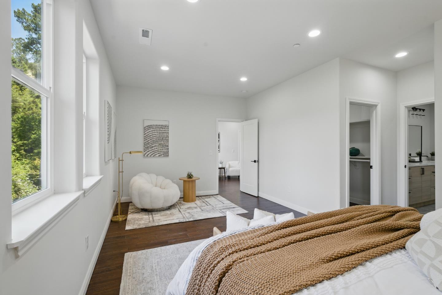 Detail Gallery Image 19 of 41 For 6868 Moore Dr, Oakland,  CA 94611 - 5 Beds | 4 Baths