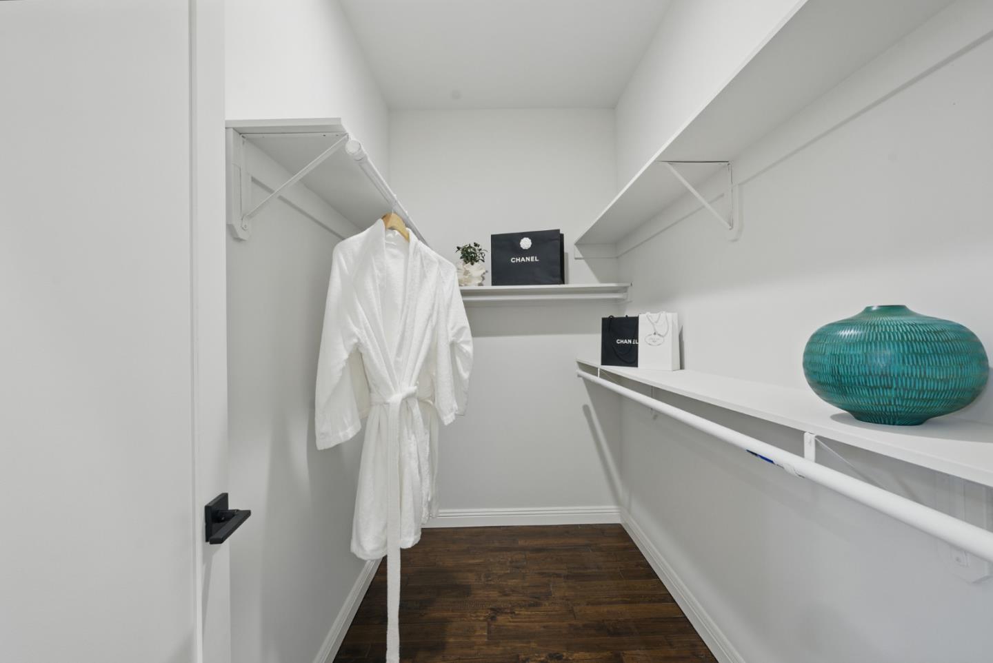 Detail Gallery Image 21 of 41 For 6868 Moore Dr, Oakland,  CA 94611 - 5 Beds | 4 Baths