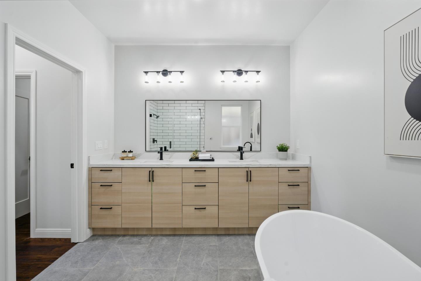 Detail Gallery Image 22 of 41 For 6868 Moore Dr, Oakland,  CA 94611 - 5 Beds | 4 Baths