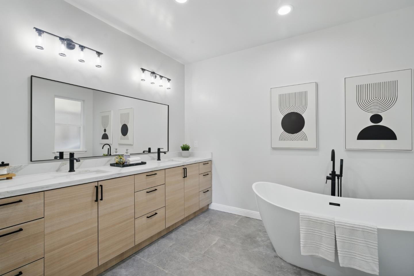Detail Gallery Image 23 of 41 For 6868 Moore Dr, Oakland,  CA 94611 - 5 Beds | 4 Baths