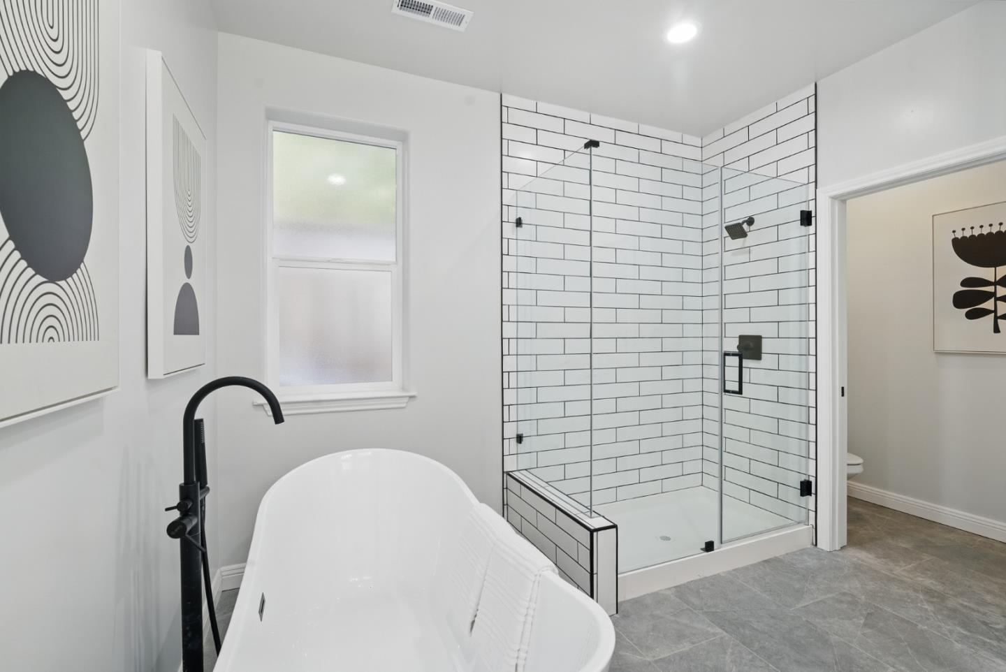 Detail Gallery Image 24 of 41 For 6868 Moore Dr, Oakland,  CA 94611 - 5 Beds | 4 Baths