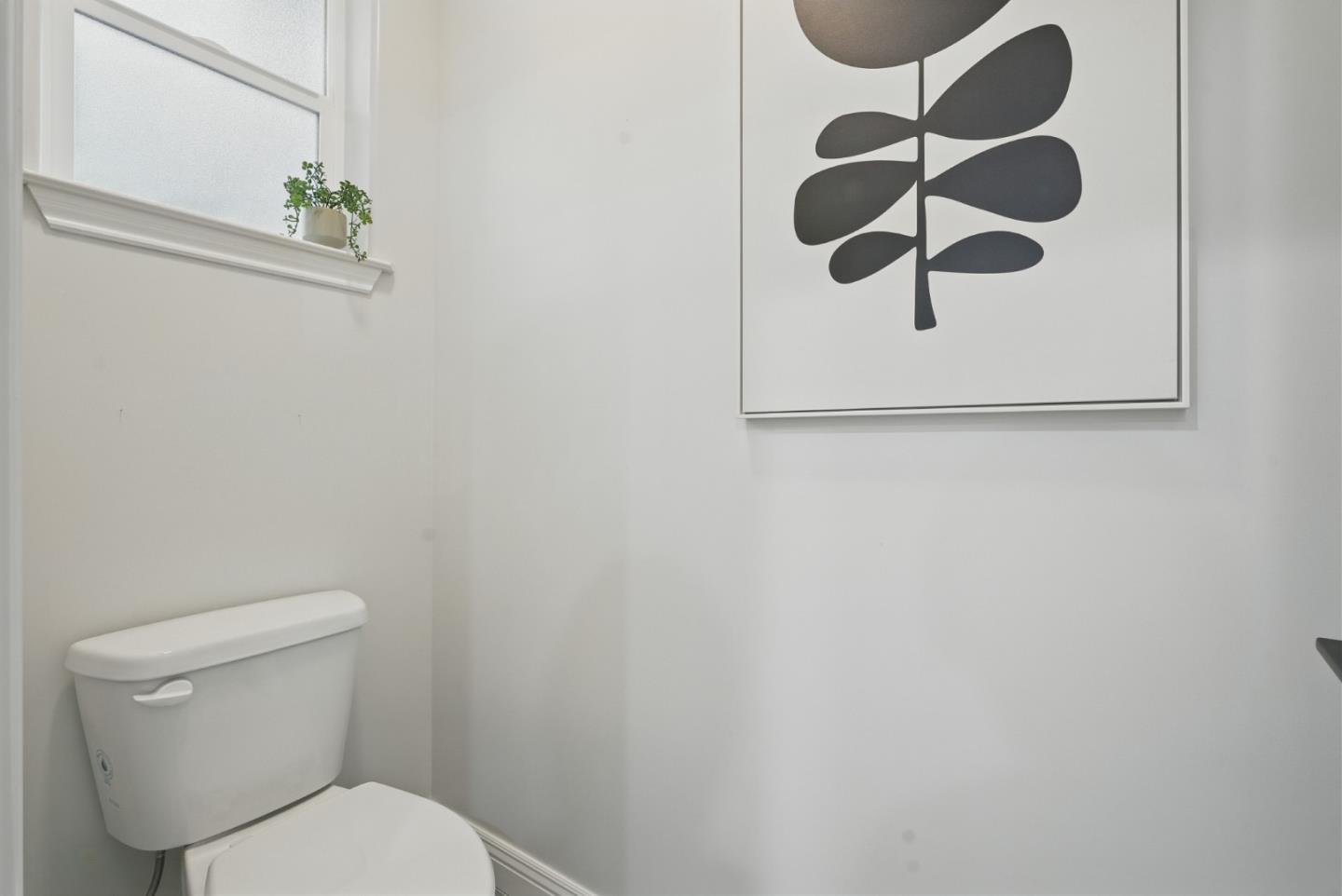 Detail Gallery Image 26 of 41 For 6868 Moore Dr, Oakland,  CA 94611 - 5 Beds | 4 Baths