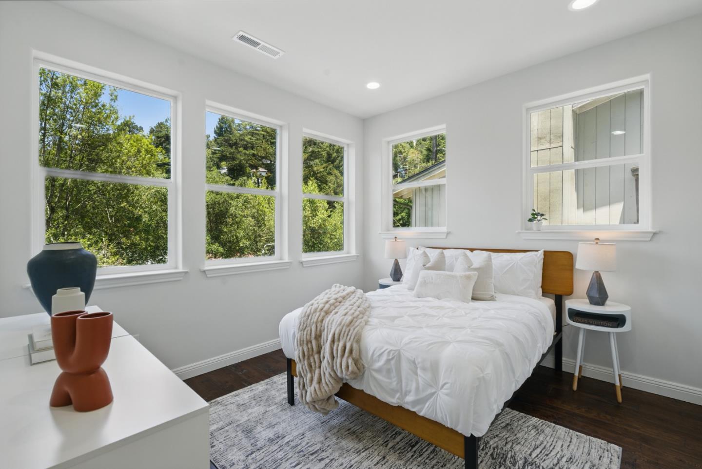 Detail Gallery Image 27 of 41 For 6868 Moore Dr, Oakland,  CA 94611 - 5 Beds | 4 Baths
