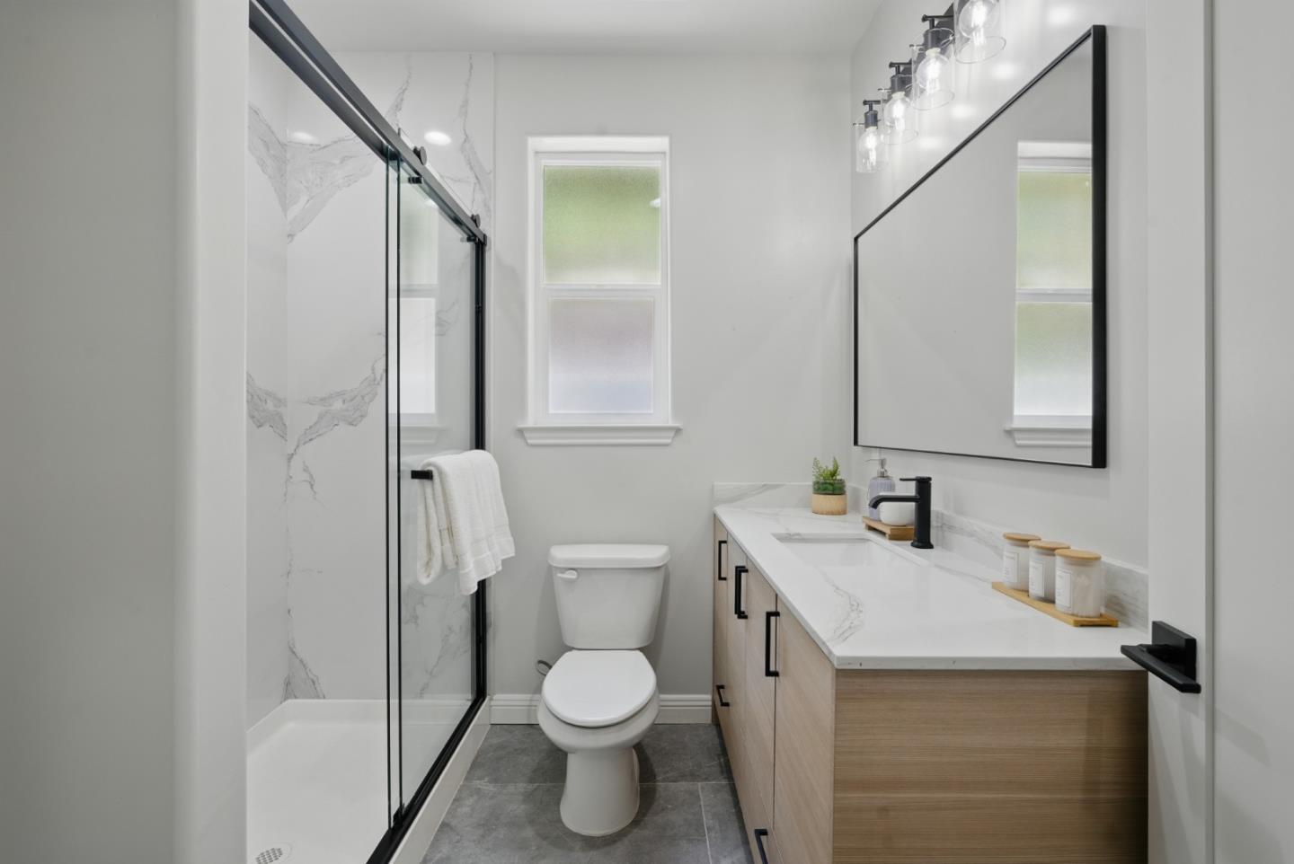 Detail Gallery Image 33 of 41 For 6868 Moore Dr, Oakland,  CA 94611 - 5 Beds | 4 Baths