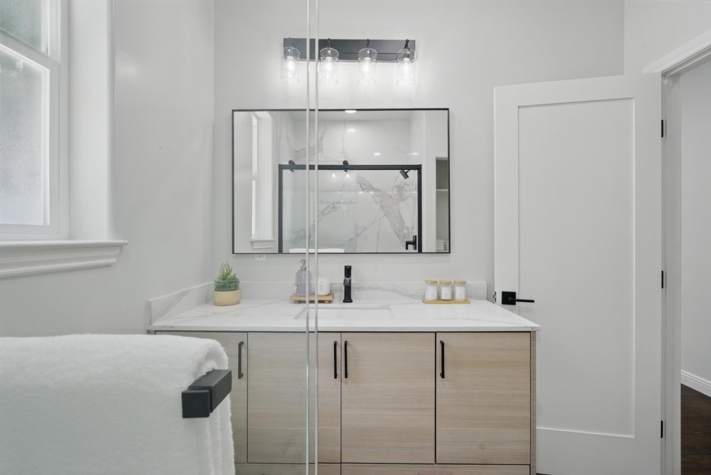 Detail Gallery Image 35 of 41 For 6868 Moore Dr, Oakland,  CA 94611 - 5 Beds | 4 Baths