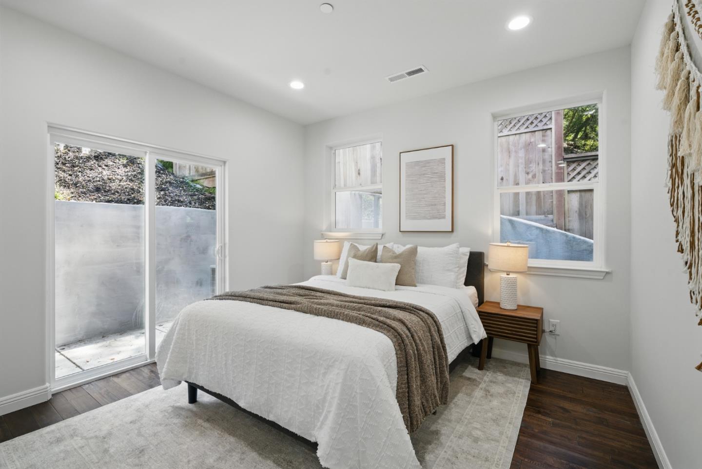 Detail Gallery Image 36 of 41 For 6868 Moore Dr, Oakland,  CA 94611 - 5 Beds | 4 Baths