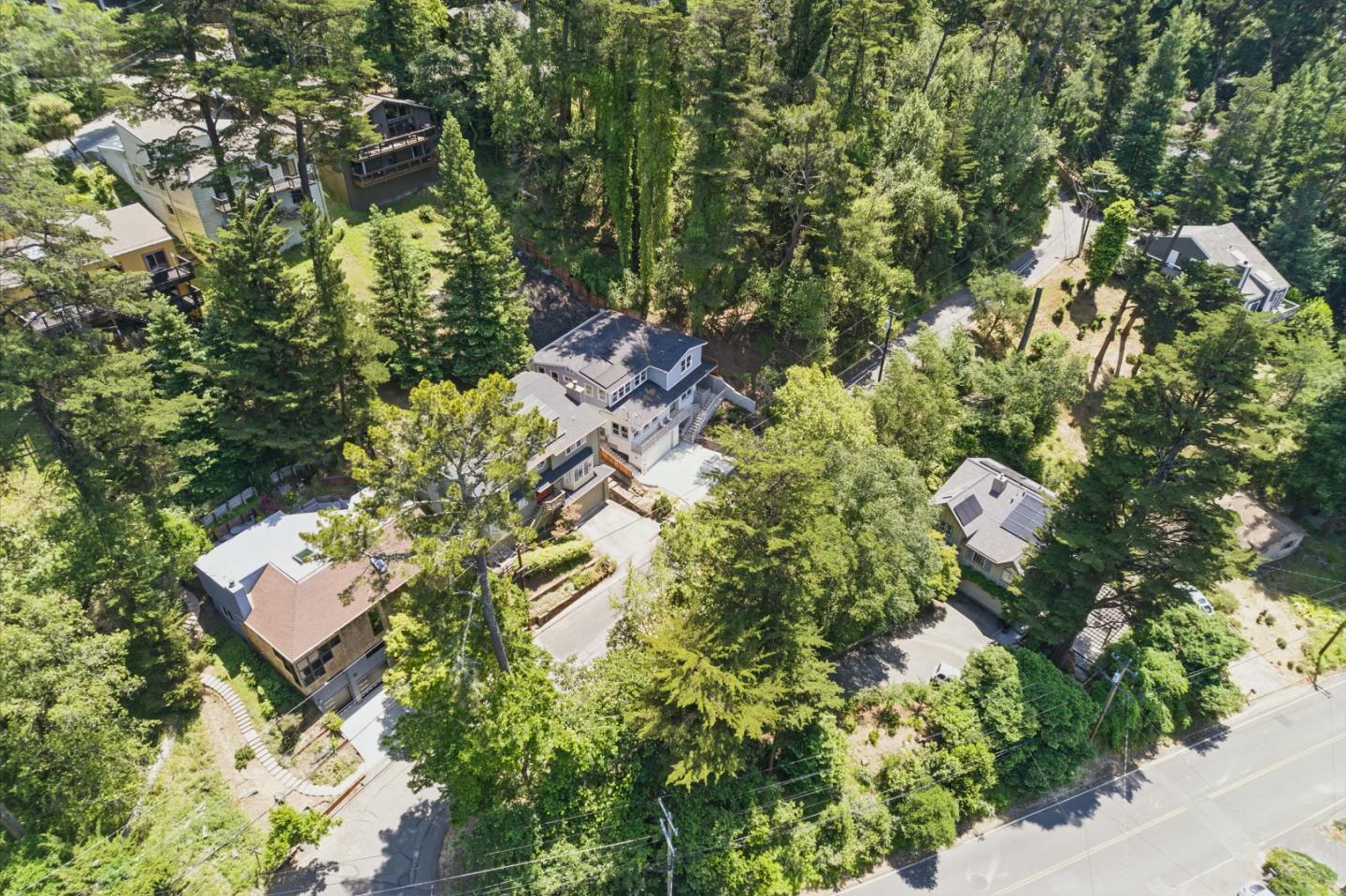 Detail Gallery Image 40 of 41 For 6868 Moore Dr, Oakland,  CA 94611 - 5 Beds | 4 Baths