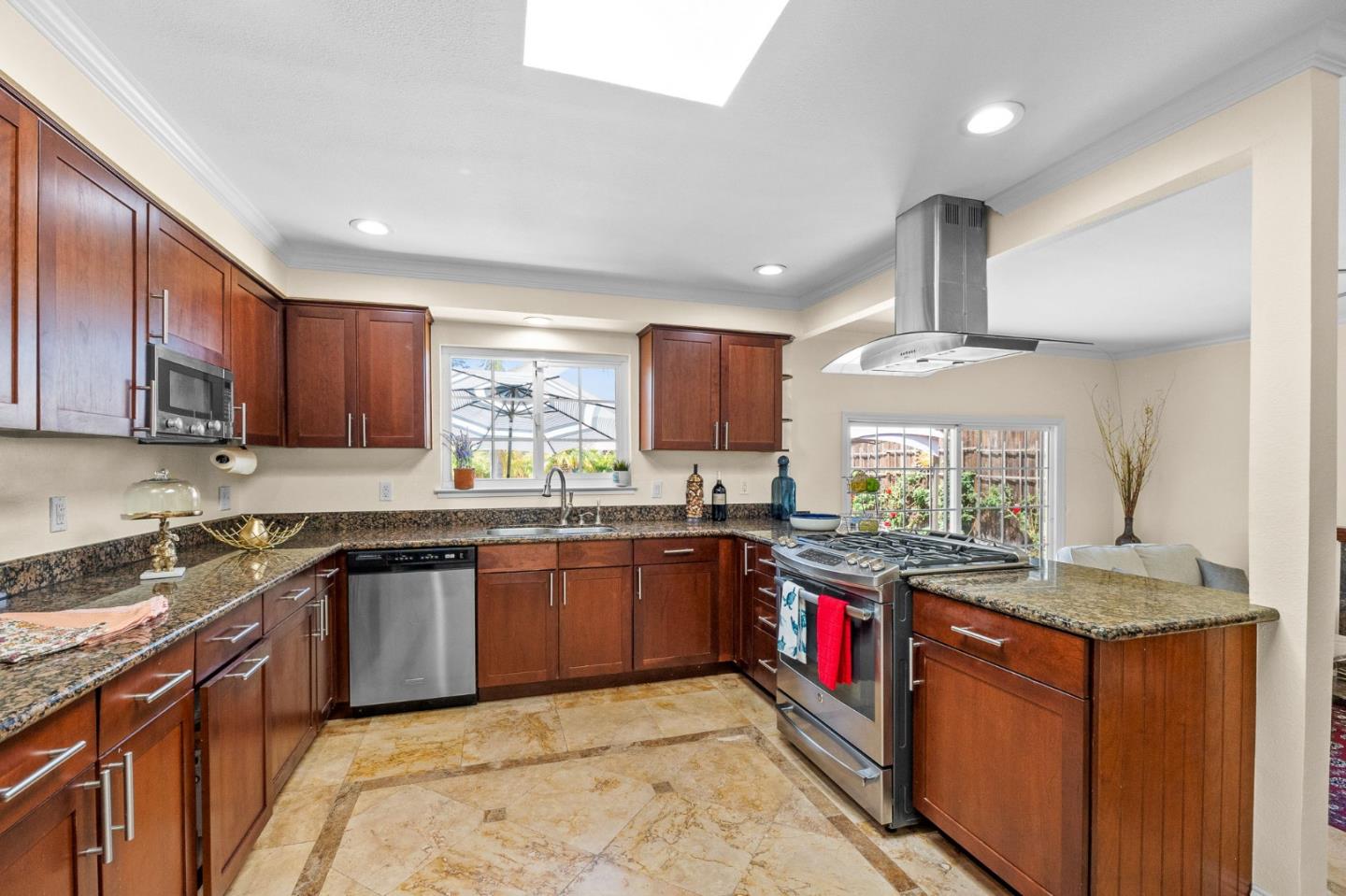 Detail Gallery Image 10 of 42 For 397 Bangor Ave, San Jose,  CA 95123 - 4 Beds | 2 Baths