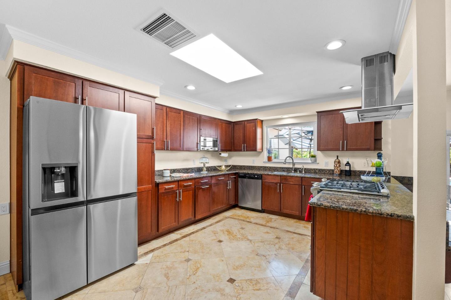 Detail Gallery Image 11 of 42 For 397 Bangor Ave, San Jose,  CA 95123 - 4 Beds | 2 Baths