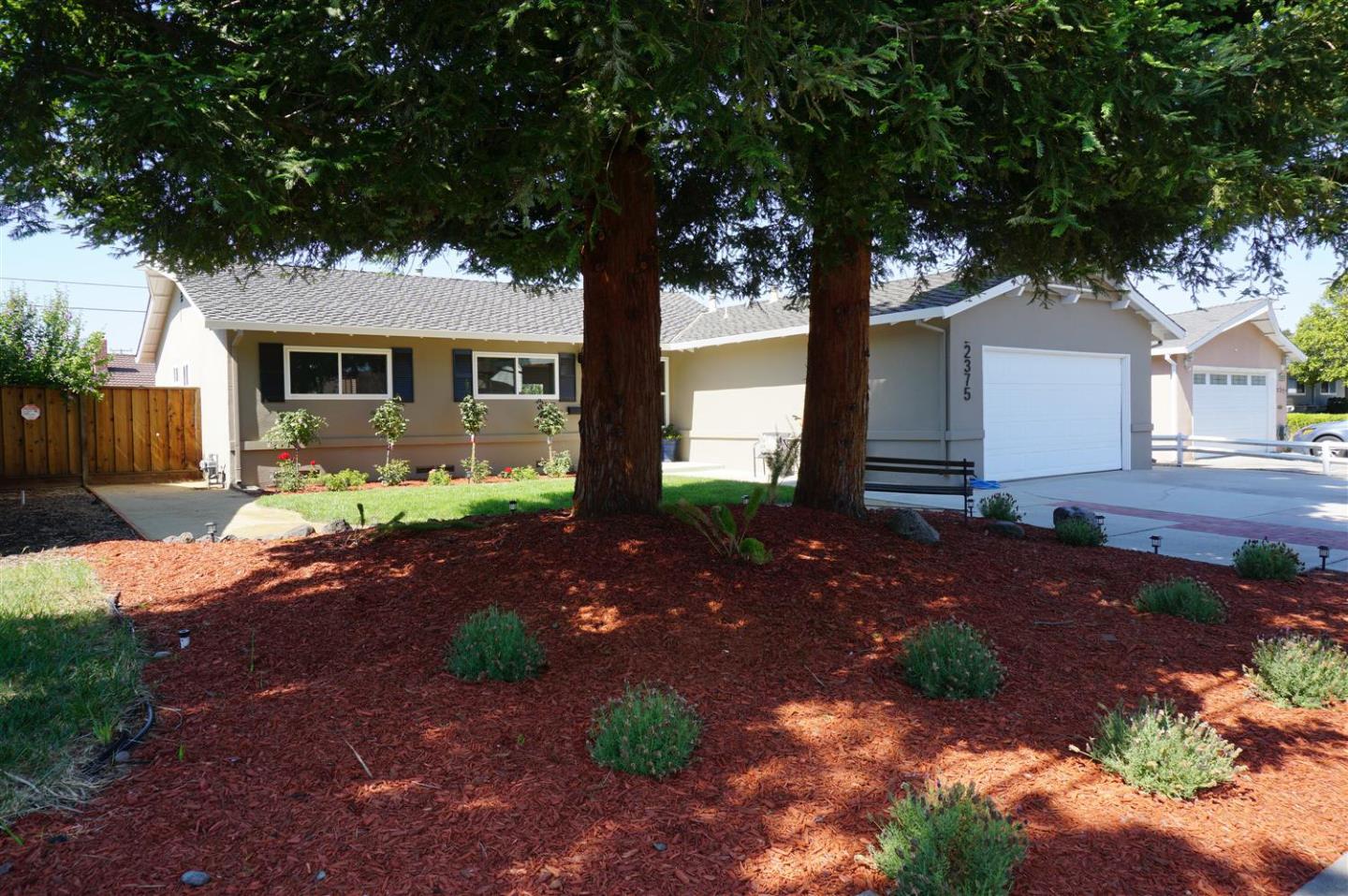 Detail Gallery Image 3 of 13 For 2375 Cabrillo Ave, Santa Clara,  CA 95050 - 3 Beds | 2 Baths