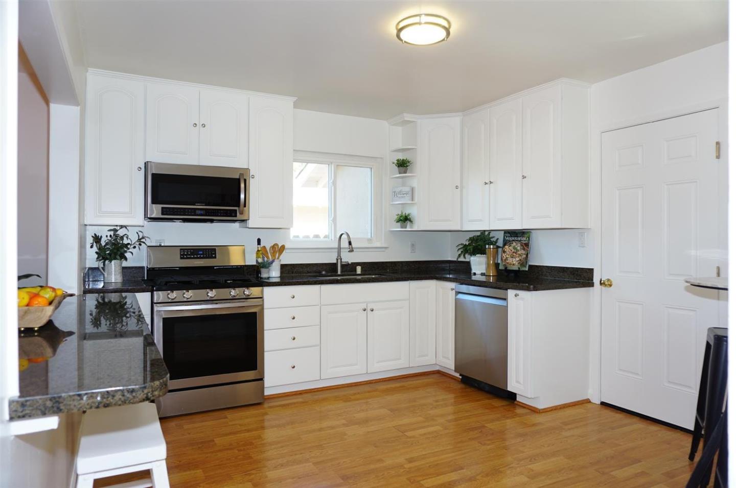 Detail Gallery Image 7 of 13 For 2375 Cabrillo Ave, Santa Clara,  CA 95050 - 3 Beds | 2 Baths