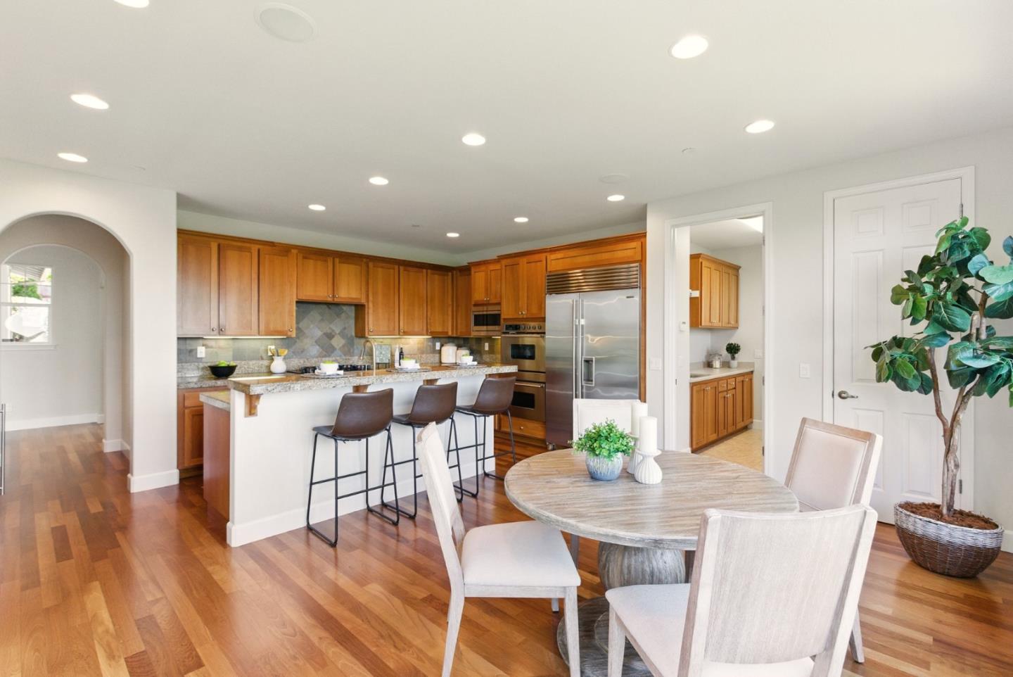 Detail Gallery Image 10 of 33 For 23 Pinnacle Dr, Petaluma,  CA 94952 - 4 Beds | 3/1 Baths