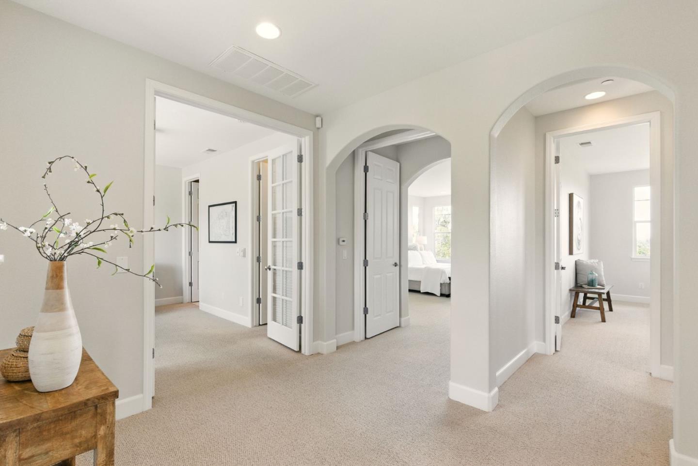 Detail Gallery Image 14 of 33 For 23 Pinnacle Dr, Petaluma,  CA 94952 - 4 Beds | 3/1 Baths