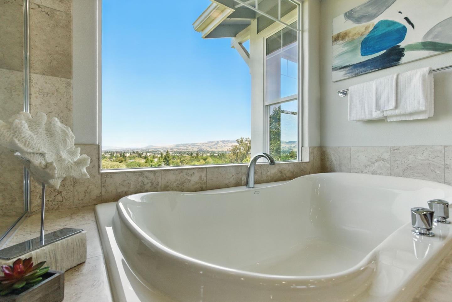Detail Gallery Image 18 of 33 For 23 Pinnacle Dr, Petaluma,  CA 94952 - 4 Beds | 3/1 Baths