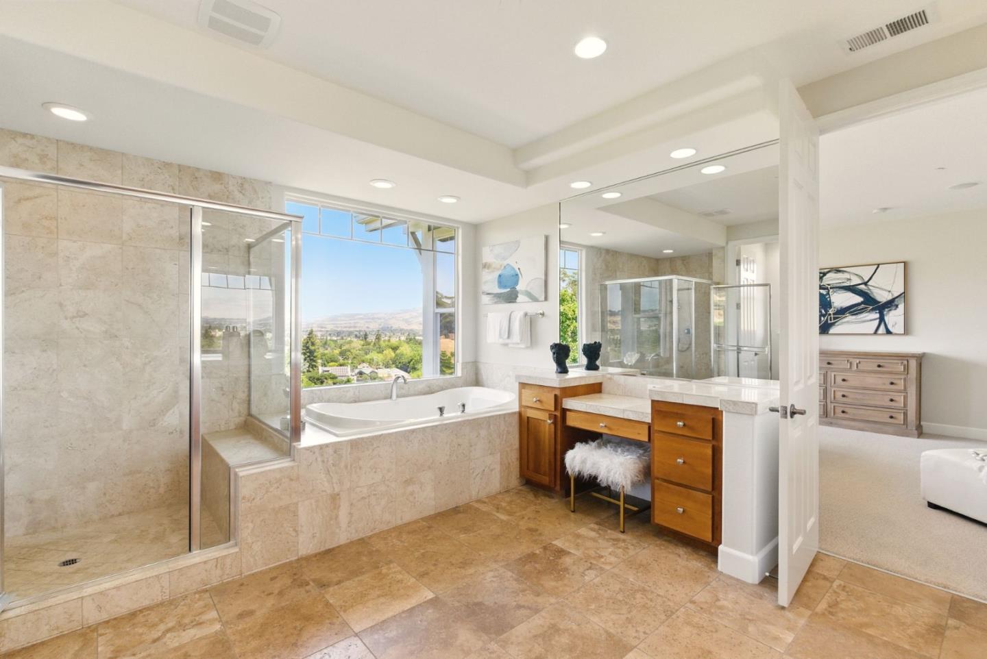 Detail Gallery Image 19 of 33 For 23 Pinnacle Dr, Petaluma,  CA 94952 - 4 Beds | 3/1 Baths