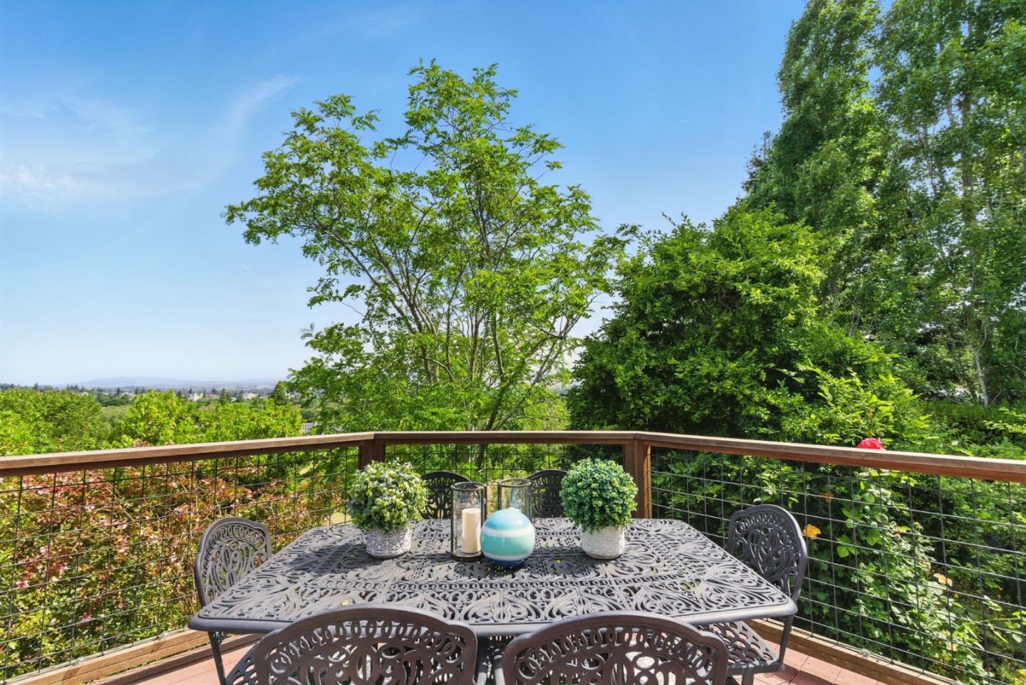 Detail Gallery Image 27 of 33 For 23 Pinnacle Dr, Petaluma,  CA 94952 - 4 Beds | 3/1 Baths