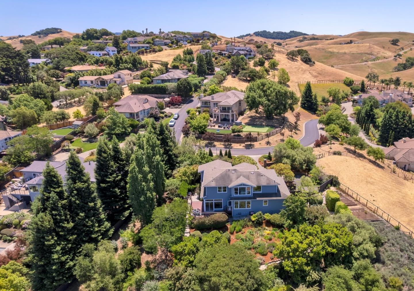 Detail Gallery Image 31 of 33 For 23 Pinnacle Dr, Petaluma,  CA 94952 - 4 Beds | 3/1 Baths
