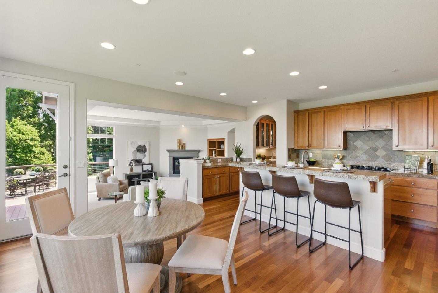 Detail Gallery Image 9 of 33 For 23 Pinnacle Dr, Petaluma,  CA 94952 - 4 Beds | 3/1 Baths