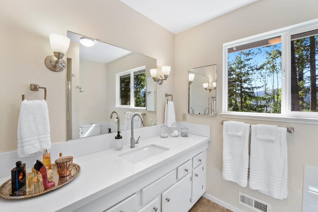 Detail Gallery Image 12 of 42 For 24 Terrace Way, Felton,  CA 95018 - 4 Beds | 3 Baths